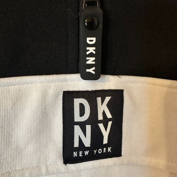 FILA Women's M Blue/White Chevron Collared Quarter Zip Pullover Sweater - Picture 11 of 16